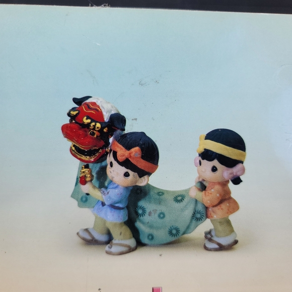 The Official Precious Moments Collector's Guide to Figurines - Picture 3 of 5